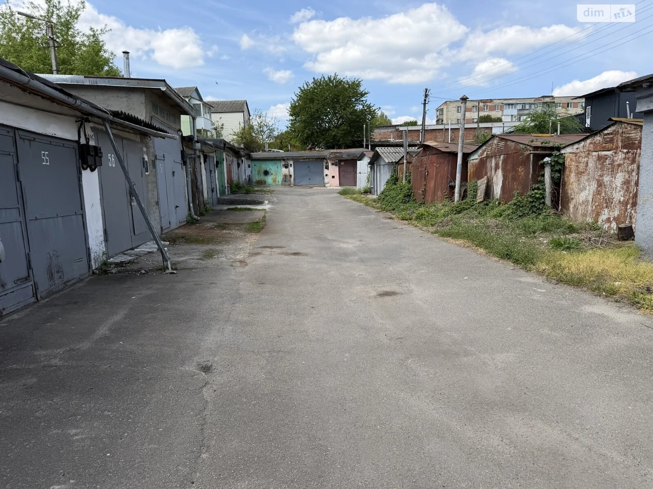Продаж Місце в гаражному кооперативі Дубове