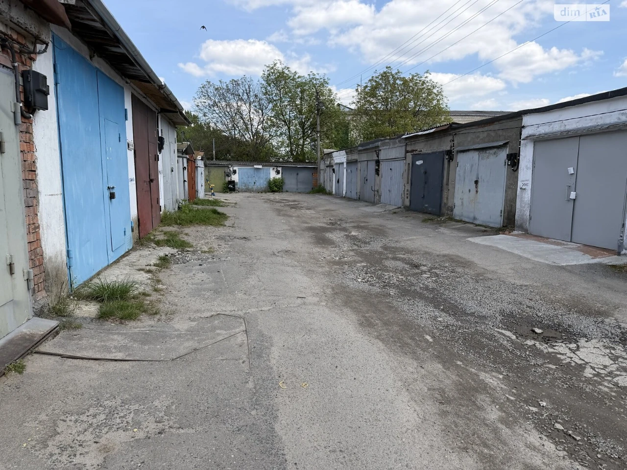 Продаж Місце в гаражному кооперативі Дубове