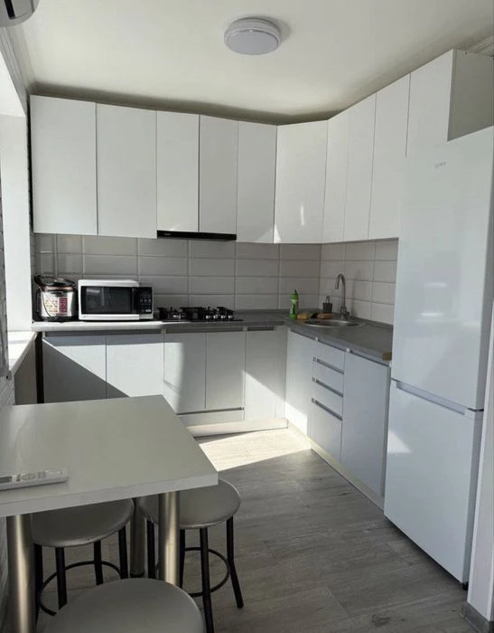 1 room apartment, 10 minutes from Pobeda metro station. 33 sq.m. Urgent