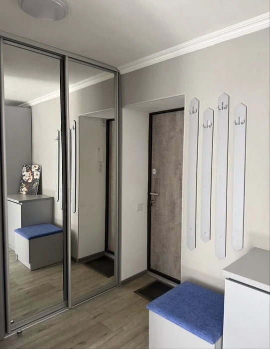 1 room apartment, 10 minutes from Pobeda metro station. 33 sq.m. Urgent