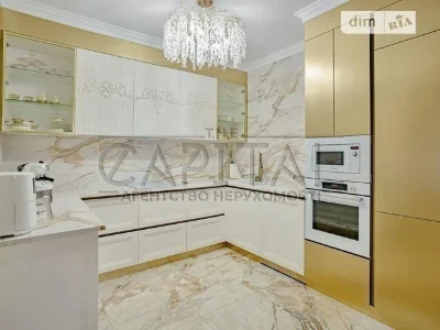 Продаж 2 поверхового будинку з ділянкою на 6 соток, 250 кв.