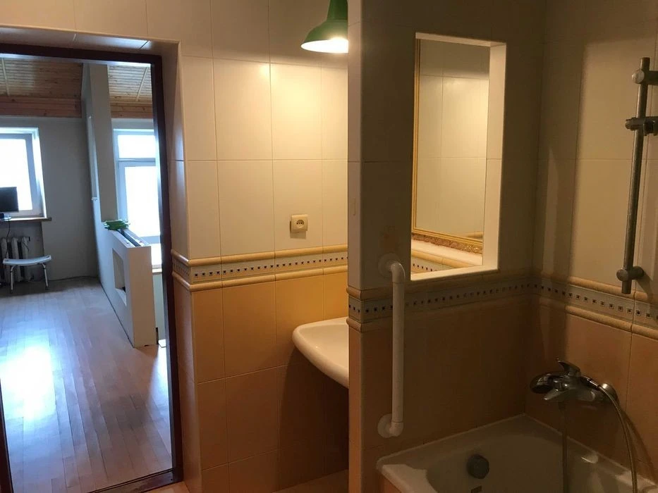 БЕЗ-%, Продам 3-х. эт. Супер Дом 408.6 кв. м. на Демеевке ул