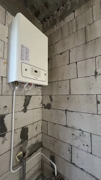 Таунхаус 145 м² у Києві | Гараж, тераса на даху, газ | Три к