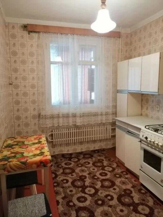 I am selling a 1-room apartment with an improved layout near the metro.