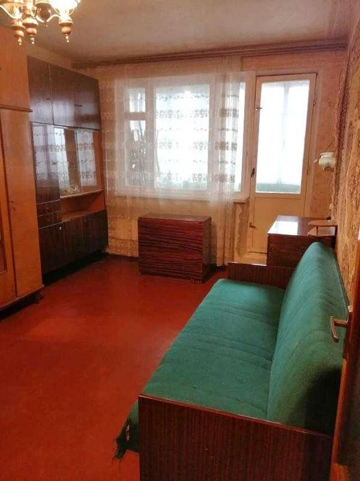 I am selling a 1-room apartment with an improved layout near the metro.