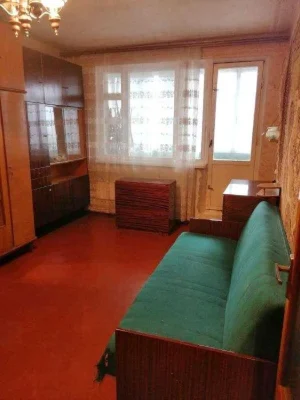 I am selling a 1-room apartment with an improved layout near the metro.