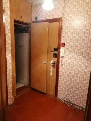 I am selling a 1-room apartment with an improved layout near the metro.
