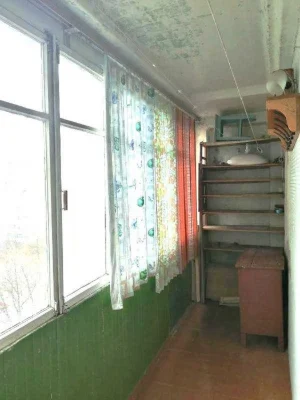 I am selling a 1-room apartment with an improved layout near the metro.