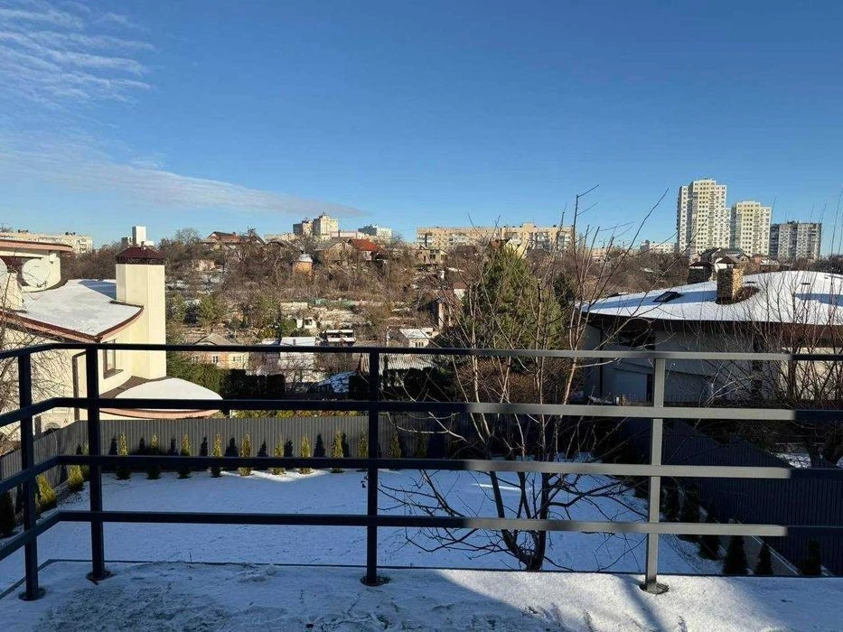Котедж 320м. кв, 6 соток, Голосієво, вул. Листопадна