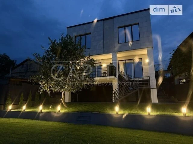 Продаж 2 поверхового будинку з ділянкою на 6 соток, 322.2 кв