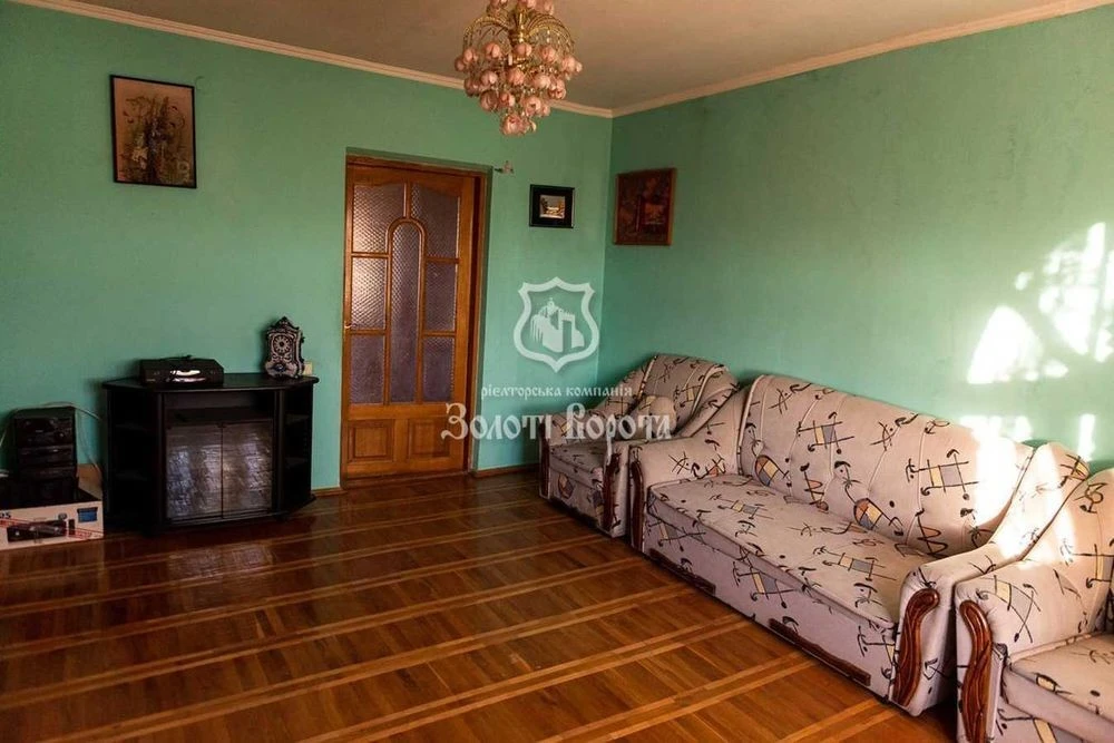 Будинок, 3 поверхи, 6 соток. Садова, 40, Осокорки, Дарницьки