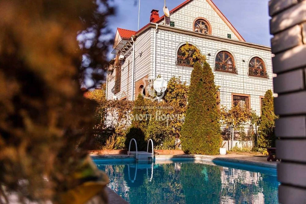 Будинок, 3 поверхи, 6 соток. Садова, 40, Осокорки, Дарницьки