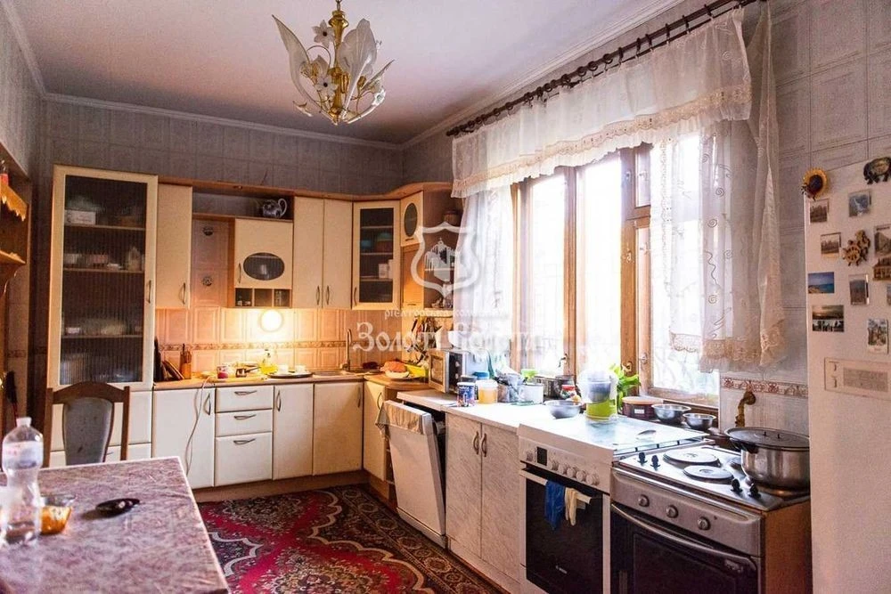 Будинок, 3 поверхи, 6 соток. Садова, 40, Осокорки, Дарницьки