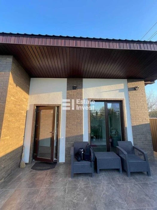Продам будинок з ділянкою 20 соток та ландшафтним дизайном,