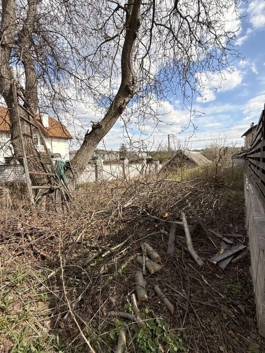 Продаж земельної ділянки з будинком, є можливість розділити