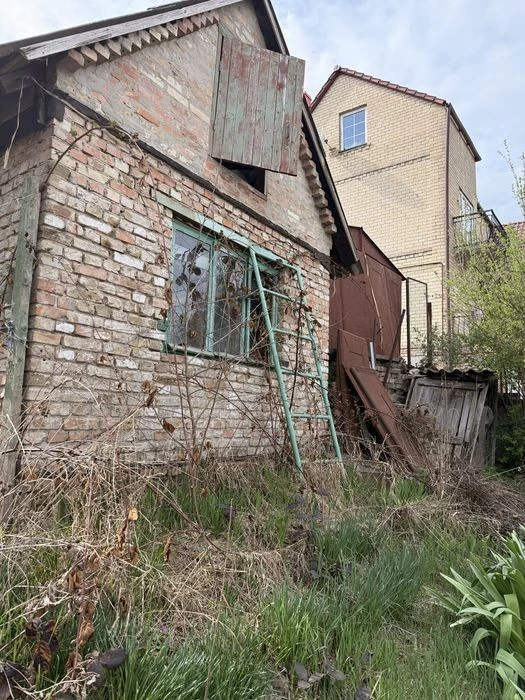 Продаж земельної ділянки з будинком, є можливість розділити