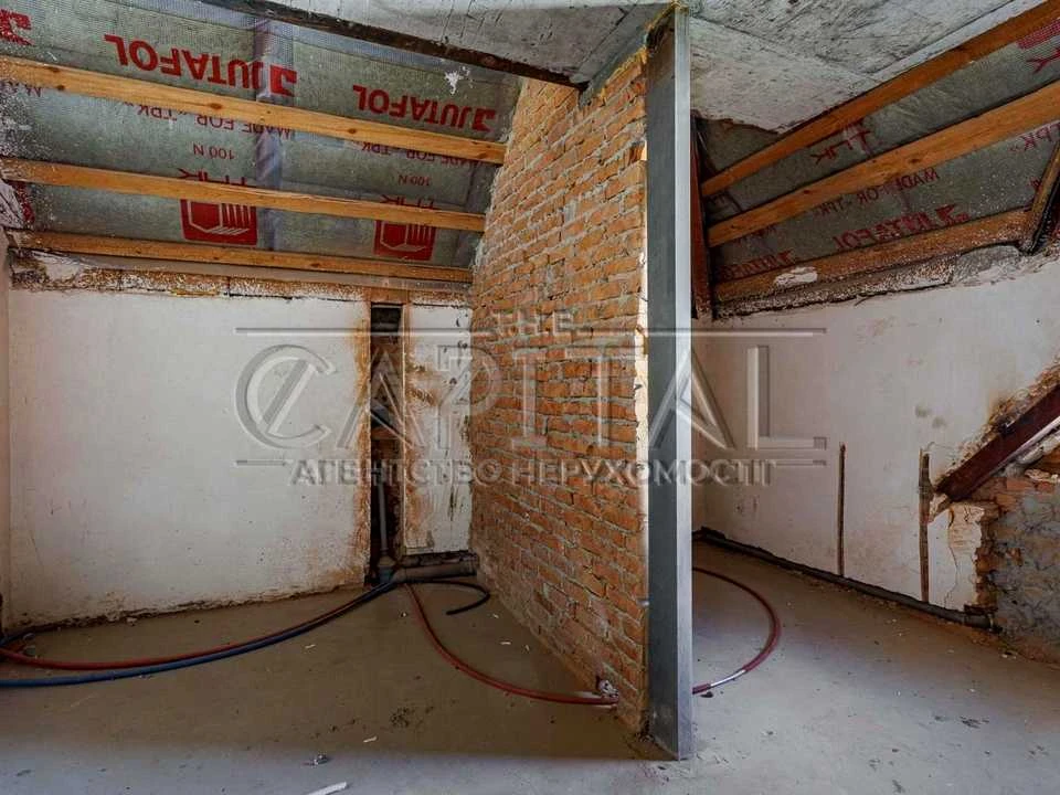 Будинок. Київ, кленова долина