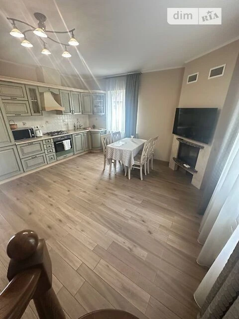 Продаж 2 поверхового будинку з ділянкою на 6 соток, 104 кв.