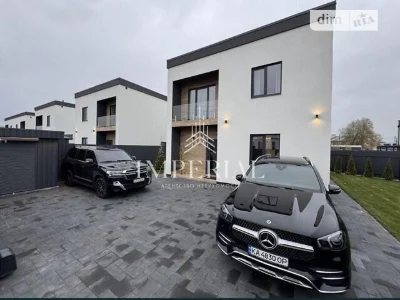 Продаж 2 поверхового будинку 140 кв. м, 3 кімнати, на вул. С