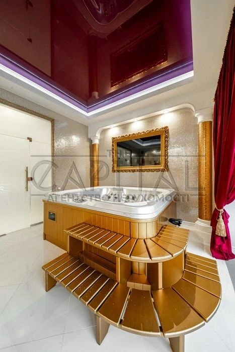 Продаж 3-поверхового будинку, 332м2, Солом'янський р-н, Бати
