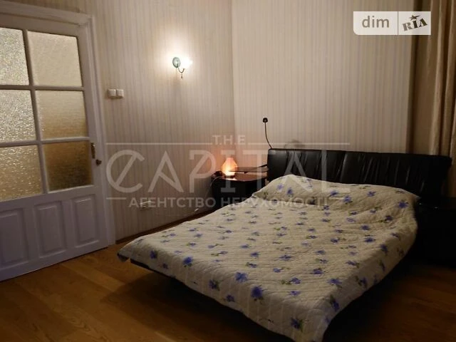 Продаж 3 поверхового будинку з гаражем і ділянкою на 6 соток