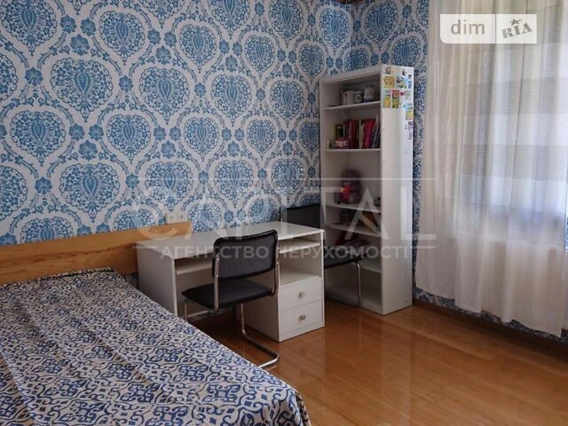 Продаж 3 поверхового будинку з гаражем і ділянкою на 6 соток