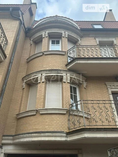 Продаж 5 поверхового будинку з мансардою і ділянкою на 2 сот