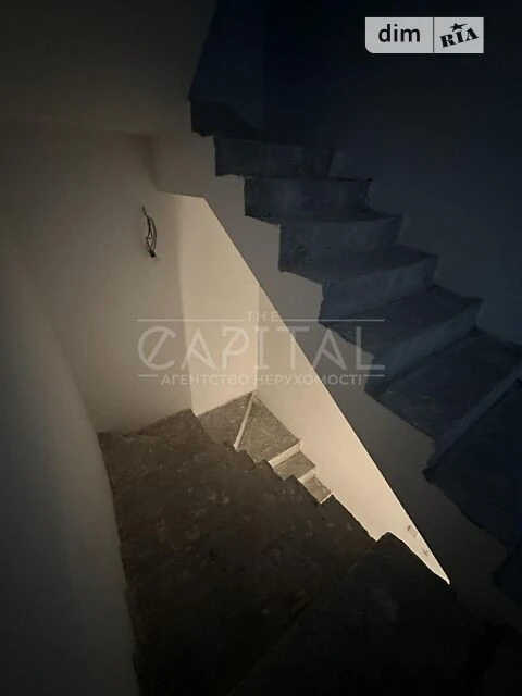 Продаж 5 поверхового будинку з мансардою і ділянкою на 2 сот