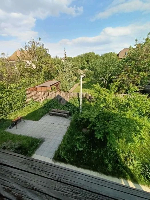 Продаж будинка метро Славутич 10хвилин пішки. Ціна 139999 у.