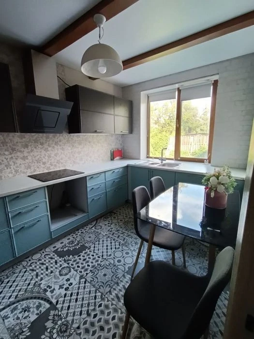 Продаж будинка метро Славутич 10хвилин пішки. Ціна 139999 у.