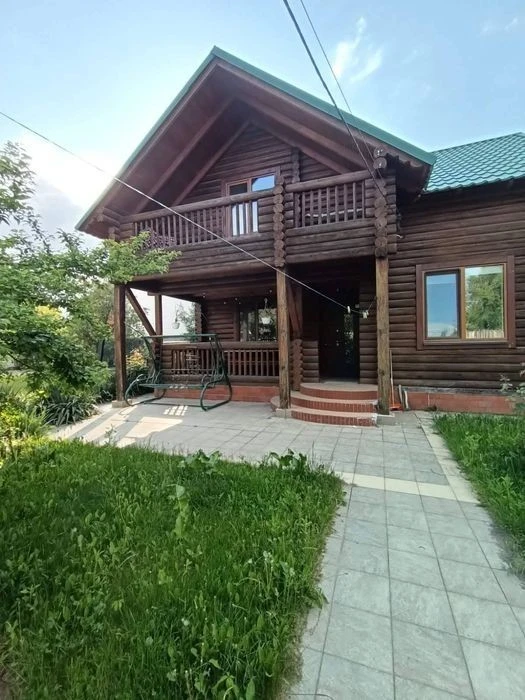Продаж будинка метро Славутич 10хвилин пішки. Ціна 139999 у.