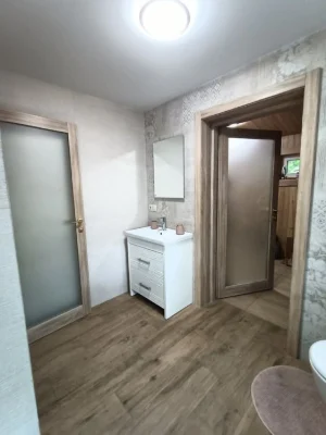 Продаж будинка метро Славутич 10хвилин пішки. Ціна 139999 у.