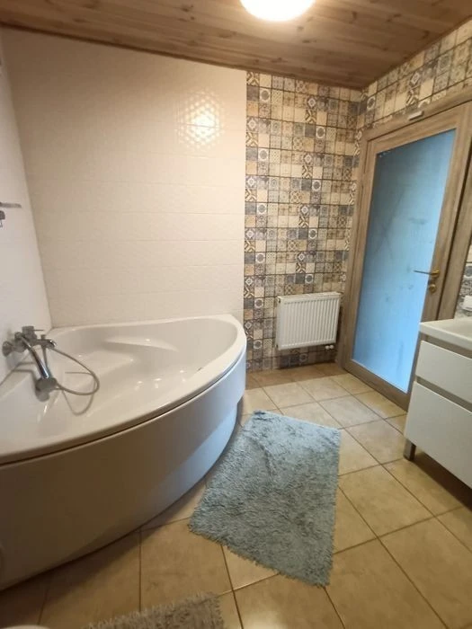 Продаж будинка метро Славутич 10хвилин пішки. Ціна 139999 у.
