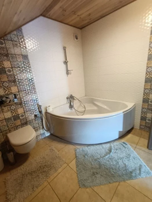 Продаж будинка метро Славутич 10хвилин пішки. Ціна 139999 у.