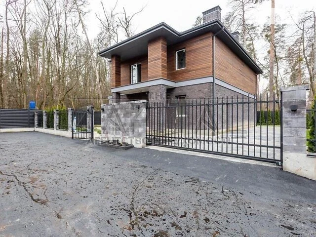 Продаж 2 поверхового будинку з балконом і ділянкою на 5 сото