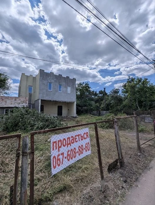 Продам дім 12*13, 2 поверхи, без внутрішніх робіт. Локація -