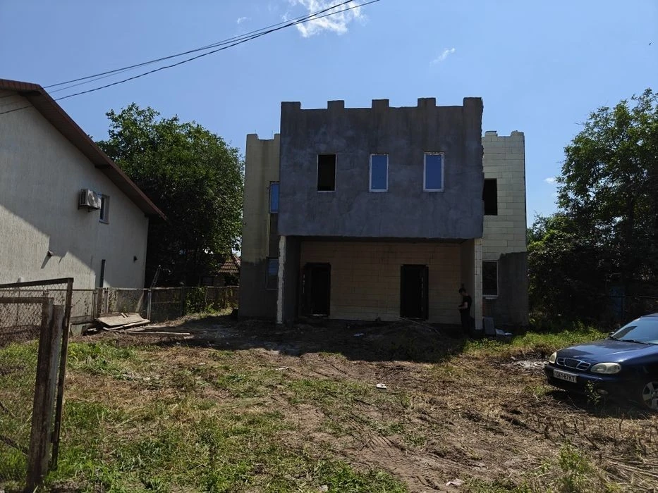 Продам дім 12*13, 2 поверхи, без внутрішніх робіт. Локація -