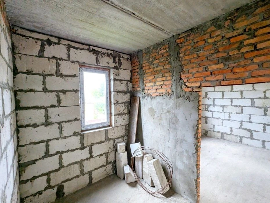 Продам дім 12*13, 2 поверхи, без внутрішніх робіт. Локація -