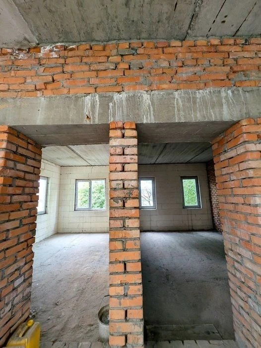 Продам дім 12*13, 2 поверхи, без внутрішніх робіт. Локація -