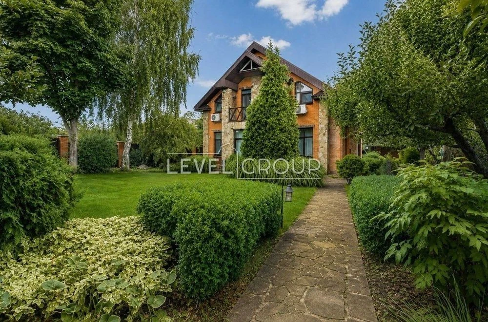 Продаж будинку з басейном у Голосіївському районі | 180 м² |
