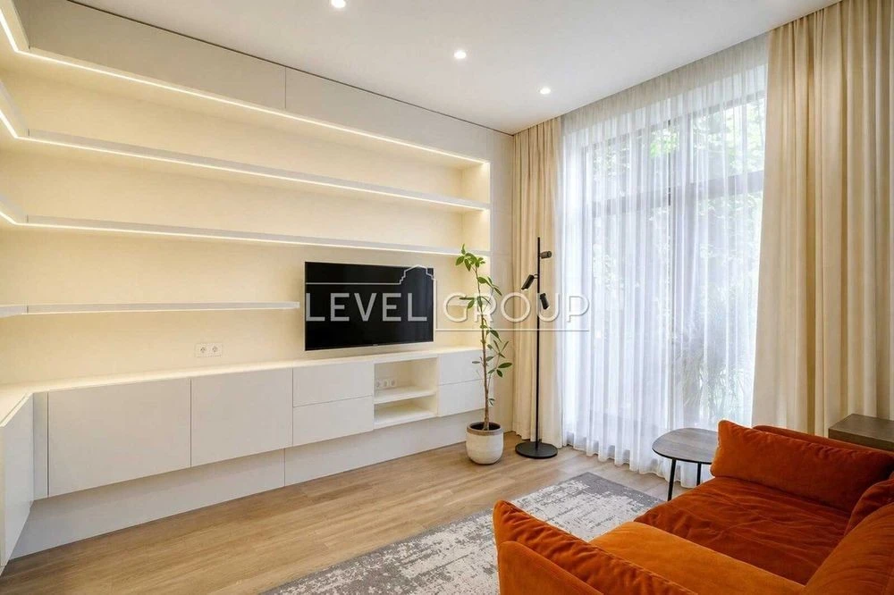 Продаж будинку з басейном у Голосіївському районі | 180 м² |