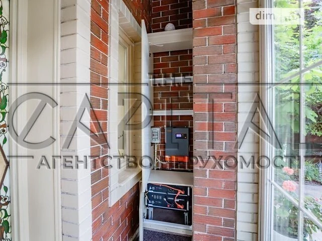 Продаж 3 поверхового будинку з верандою і ділянкою на 10 сот