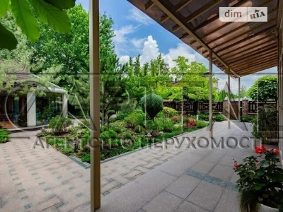 Продаж 3 поверхового будинку з верандою і ділянкою на 10 сот