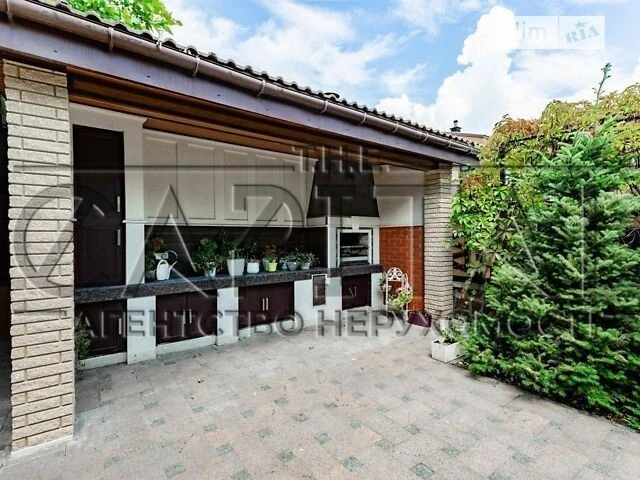 Продаж 3 поверхового будинку з верандою і ділянкою на 10 сот
