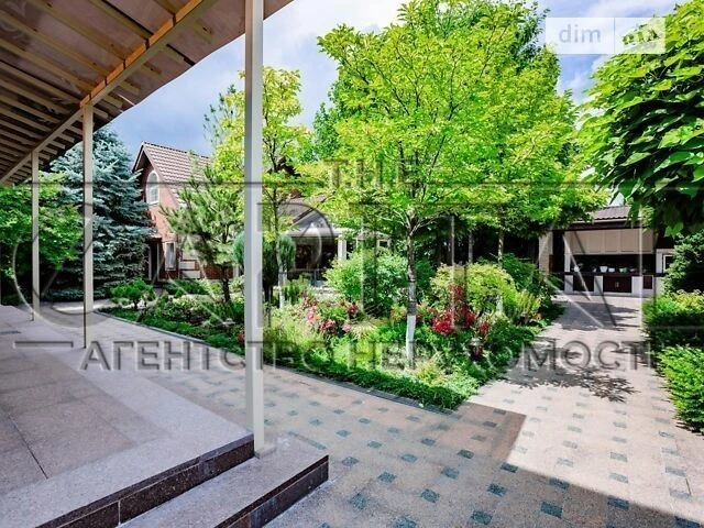 Продаж 3 поверхового будинку з верандою і ділянкою на 10 сот