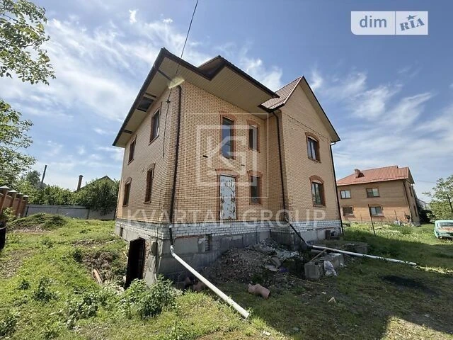 Продаж 2 поверхового будинку з опаленням і ділянкою на 6.8 с