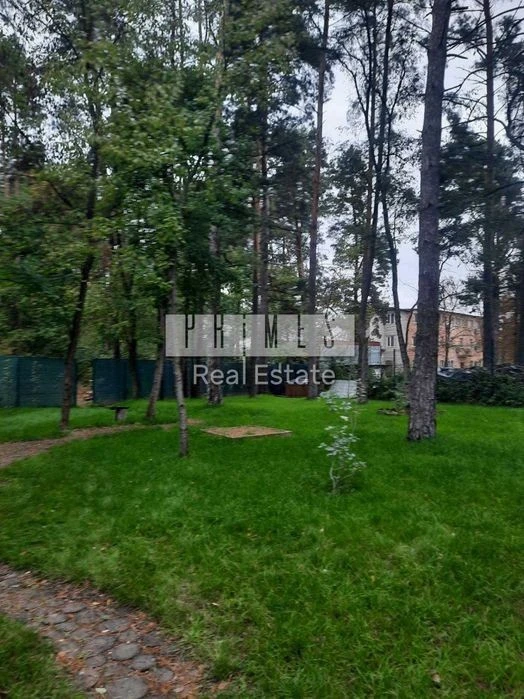Продаж будинку серед соснового лісу, сонячні панелі, Бортнич