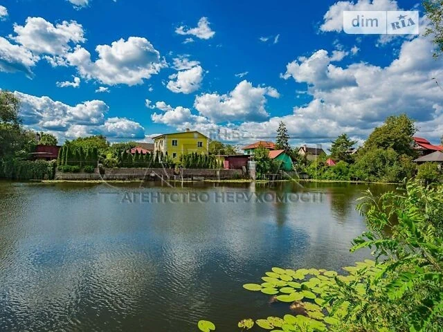 Продаж 2 поверхового будинку з гаражем і ділянкою на 10 сото
