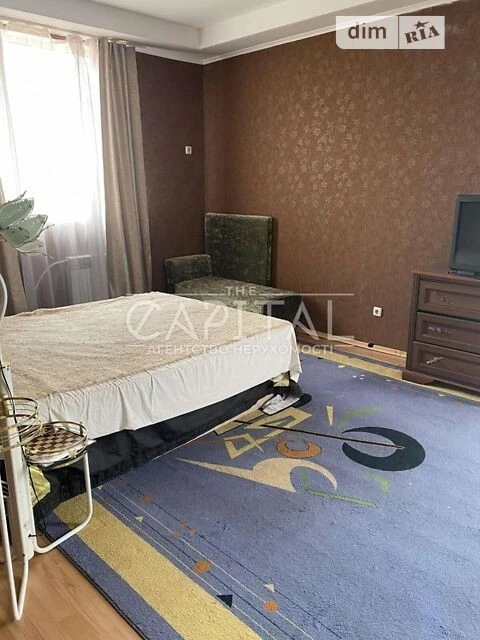 Продаж 3 поверхового будинку з гаражем і ділянкою на 8 соток