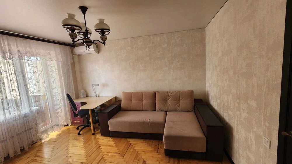 3 комнатная квартира на Песках, центр Южного